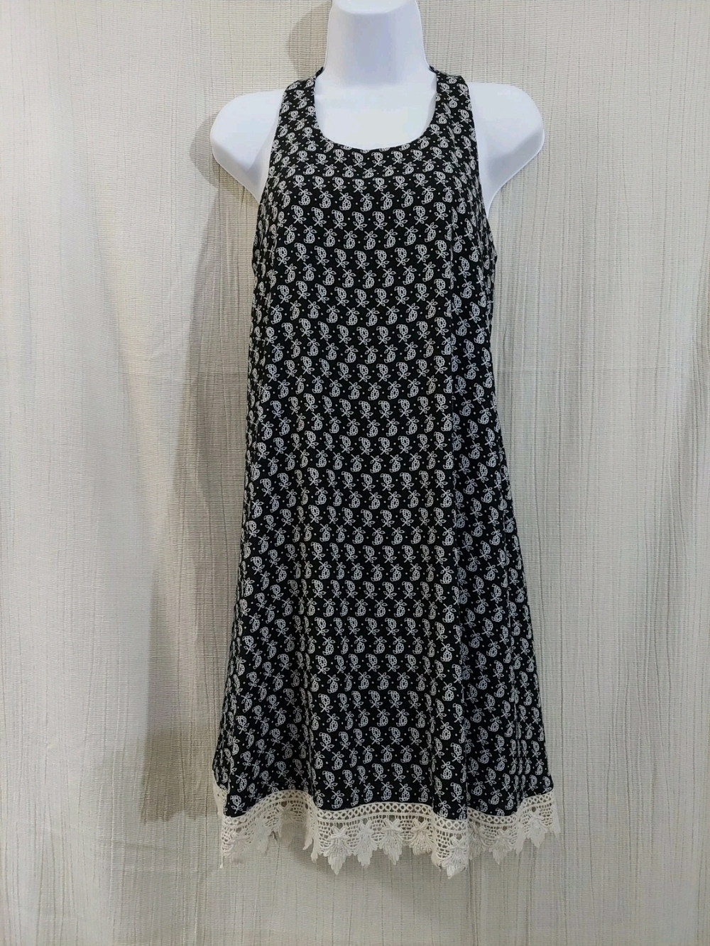 Basil Lola Size S Women's Black & White Crochet Lace Side Zip Short Midi Dress.